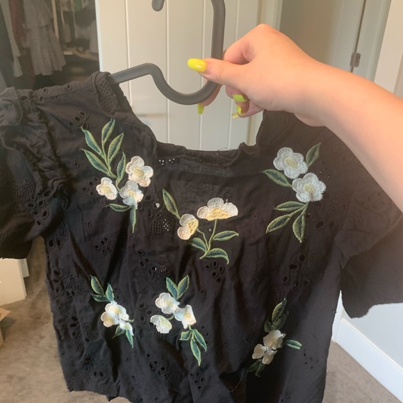 Black with flower top - Picture 2 of 3